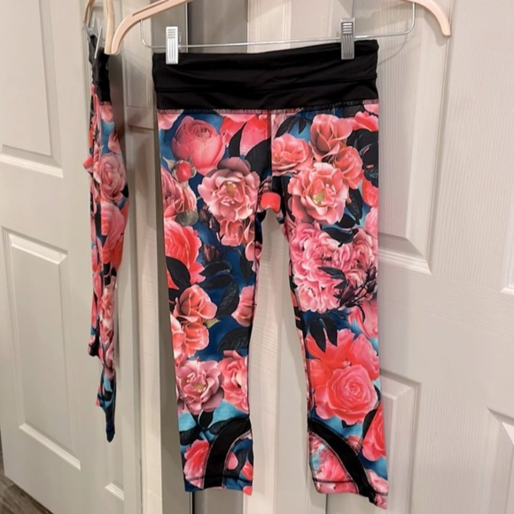 *Sold* LULULEMON ATHLETICA Spring Roses Floral Yoga Leggings 2